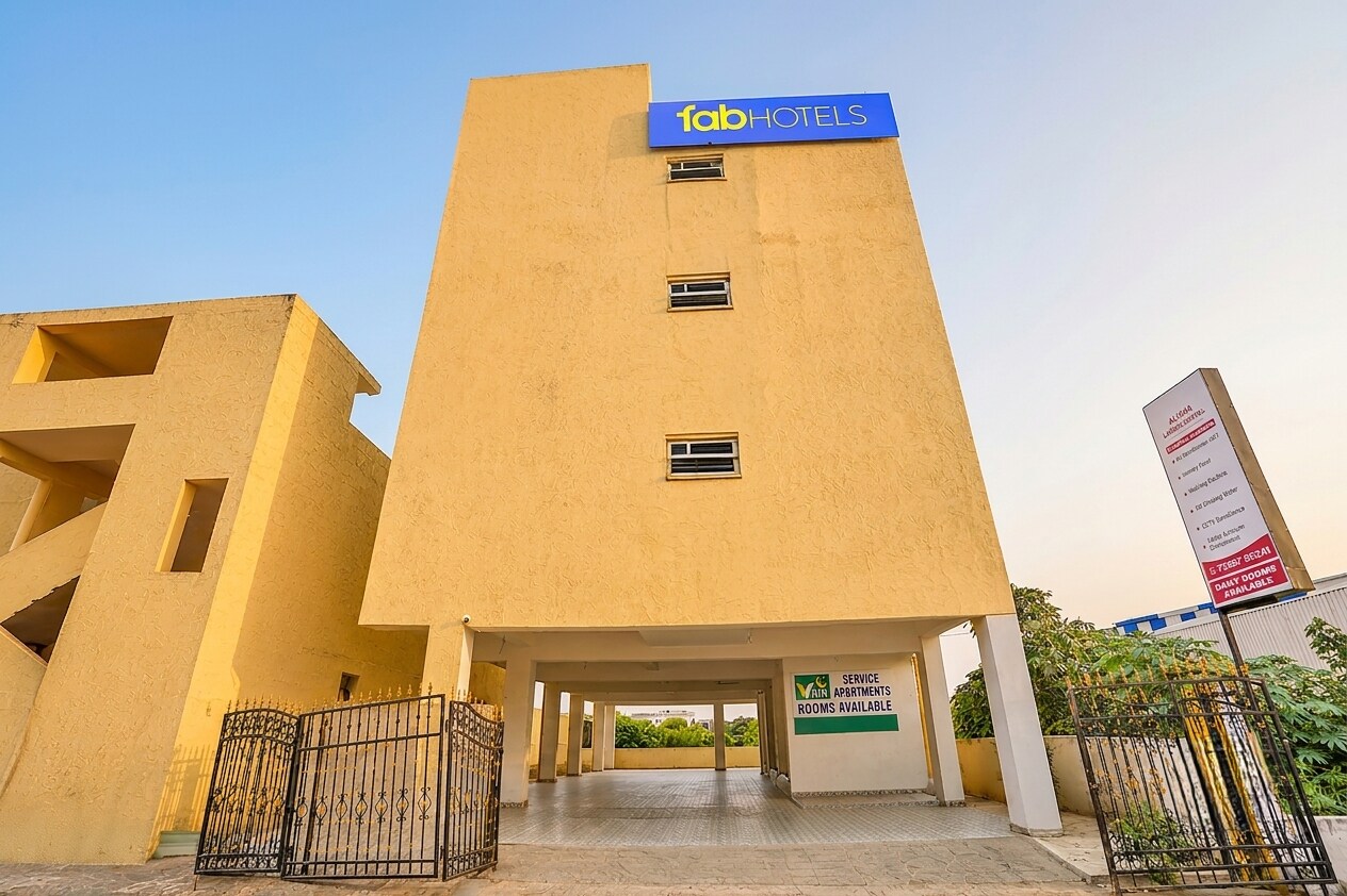 Fabhotel V Inn Rooms - Nr Sree Ramanatheeswarar temple - Tap to explore photos