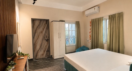 Indraprastha Airbnb & Homestay Room Type - Deluxe AC room (Balcony)