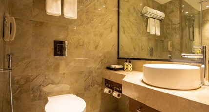 Lemon Tree Premier, City Center Pune Room Type - Executive Twin Room