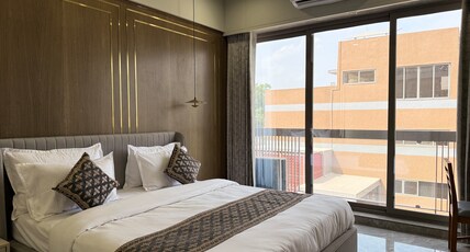 UMBRELLAA HOTELS Room Type - DELUXE ROOM