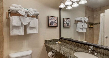Best Western Plus Ocean View Resort Room Type - 2 Queen Beds, Non-Smoking, Mountain View, Pet Friendly Room, Microwave And Refrigerator Best Western Plus Ocean View Resort Room Type - 2 Queen Beds, Non-Smoking, Mountain View, Pet Friendly Room, Microwave And Refrigerator