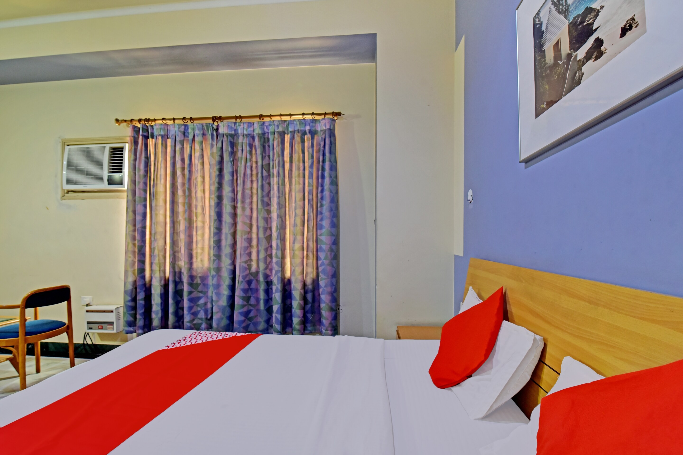 Hotel O Star Board - Tap to explore photos