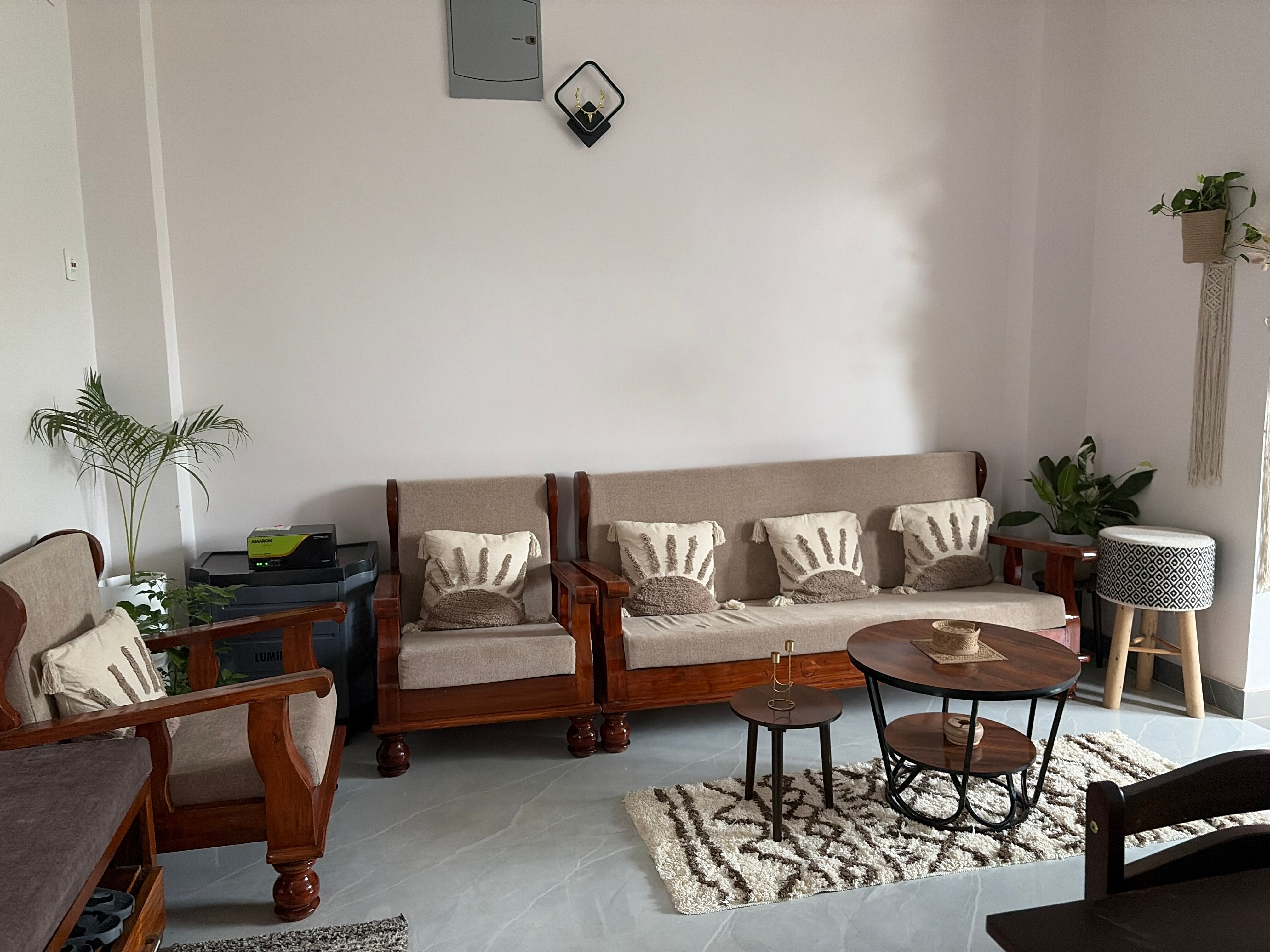 TRAVELLERS HAVEN- Airport Homestay - Tap to explore photos