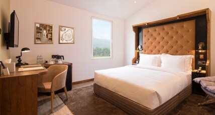 The Radh Hotel Room Type - Deluxe King Room The Radh Hotel Room Type - Deluxe King Room