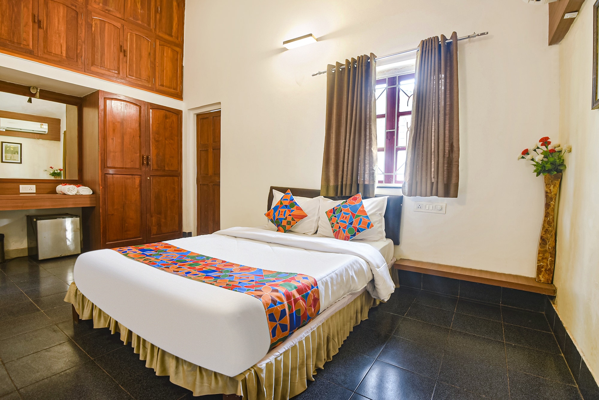Via Royal Baga Residency - 500m from Baga Beach - Tap to explore photos