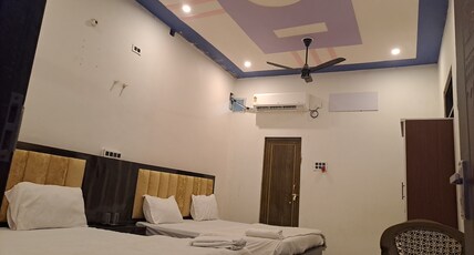 SHRI HARSHAN KRIPA GUEST HOUSE Room Type - Family Room 4 Bed