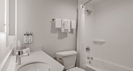 Holiday Inn Express HERSHEY (HARRISBURG AREA) Room Type - 2 Queen Standard Top Floor