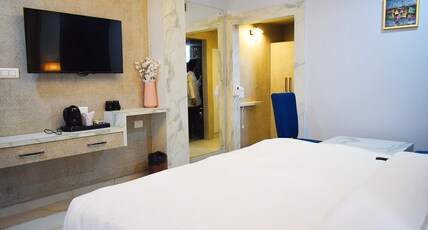 Country Ambience Hotel Room Type - Deluxe Room