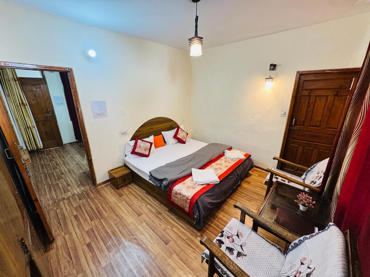 Hotel New Gulmarg - Tap to explore photos