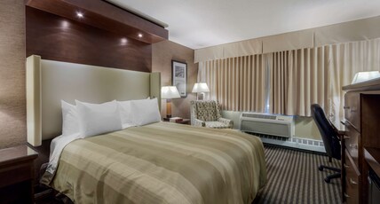 Best Western Premier Denham Inn and Suites Room Type - 1 King Bed, Non-Smoking, Microwave And Mini-Refrigerator, Walk In Shower, Wi-Fi Best Western Premier Denham Inn and Suites Room Type - 1 King Bed, Non-Smoking, Microwave And Mini-Refrigerator, Walk In Shower, Wi-Fi
