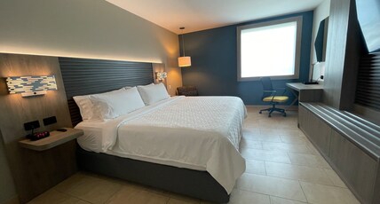 Holiday Inn Express MERIDA Room Type - 1 King Standard