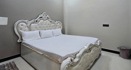 Hotel Unicorn Room Type - Deluxe Room with King Bed