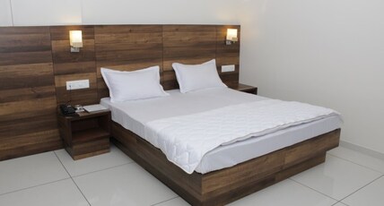 Hotel Highway Room Type - Deluxe Ac