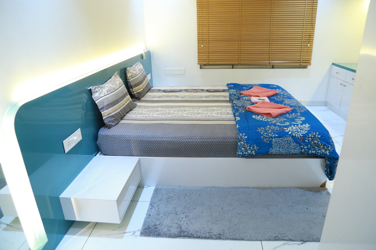 The Crownstone - Pemium Apartment - Tap to explore photos