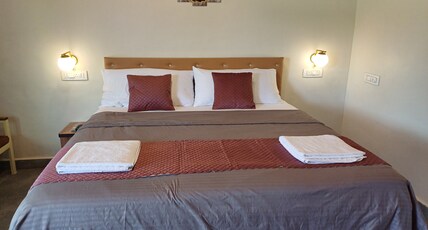 The Malshej Mist Room Type - Luxury Cottage with Mountain View (AC)