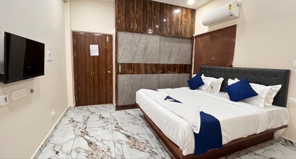 HOTEL VARAHI LUXURY ROOMS Room Type - 3 Bedroom Apartment with Balcony