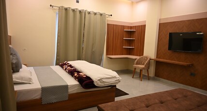 HOTEL HIGHWAY NEST Room Type - LUXARY AIR BNB