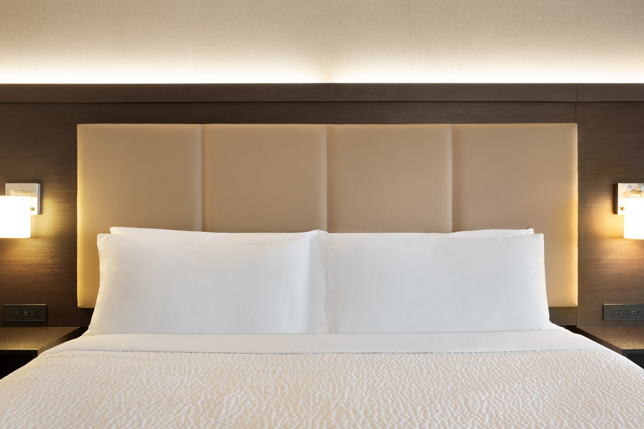 Holiday Inn Express & Suites Redding - Tap to explore photos