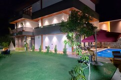 Namaya Retreat-luxury pool villa