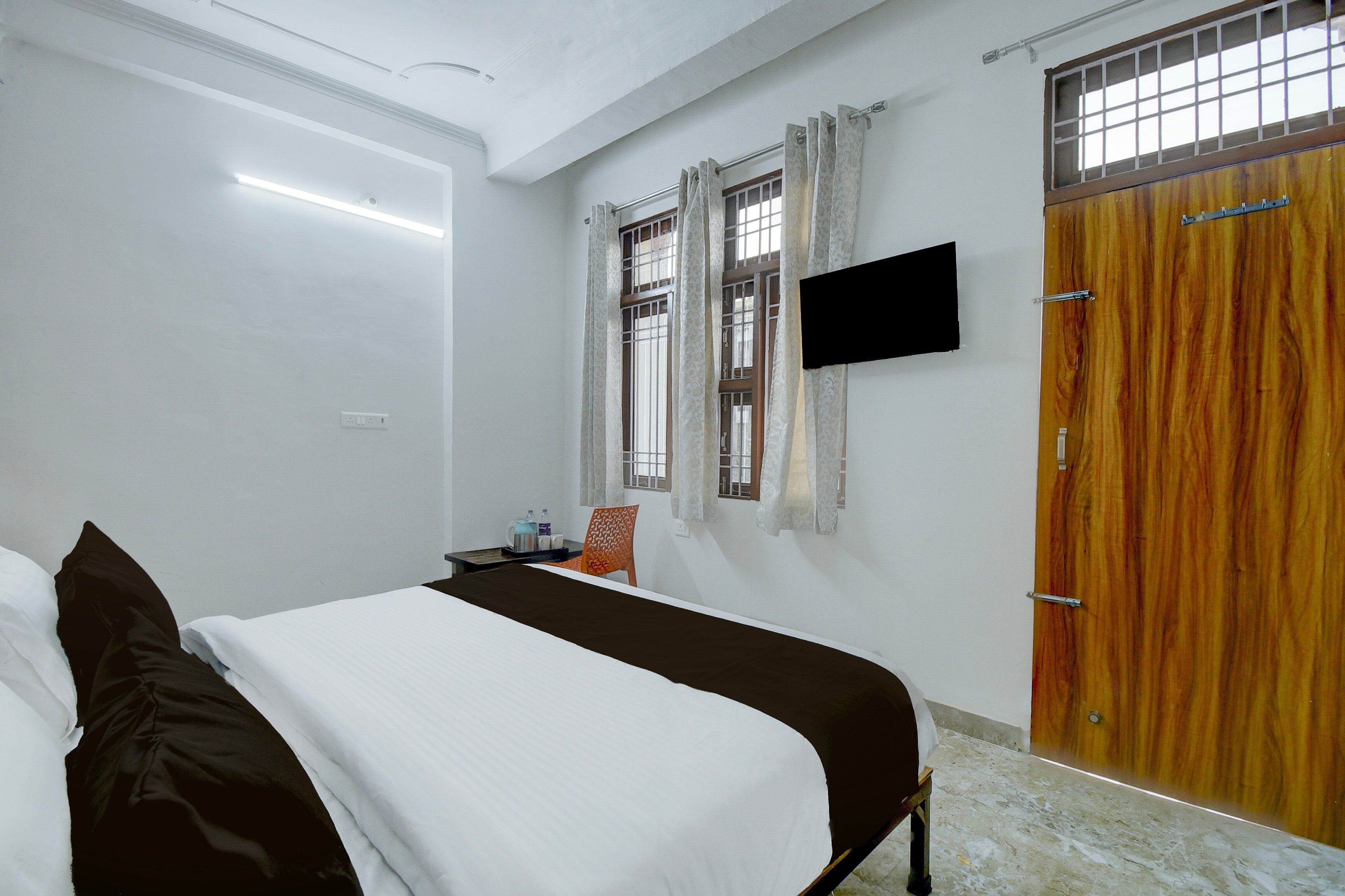 Hotel O Shree Shyaam - Tap to explore photos