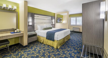 Best Western Antelope Inn & Suites Room Type - Accessible - Suite King Bed, Mobility Accessible, Communication Assistance, Bathtub, Non-Smoking, Fu Best Western Antelope Inn & Suites Room Type - Accessible - Suite King Bed, Mobility Accessible, Communication Assistance, Bathtub, Non-Smoking, Fu