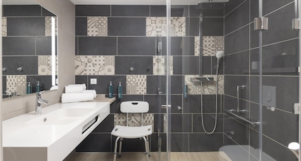 Hilton Garden Inn Paris La Villette Room Type - KING ACCESSIBLE ROOM