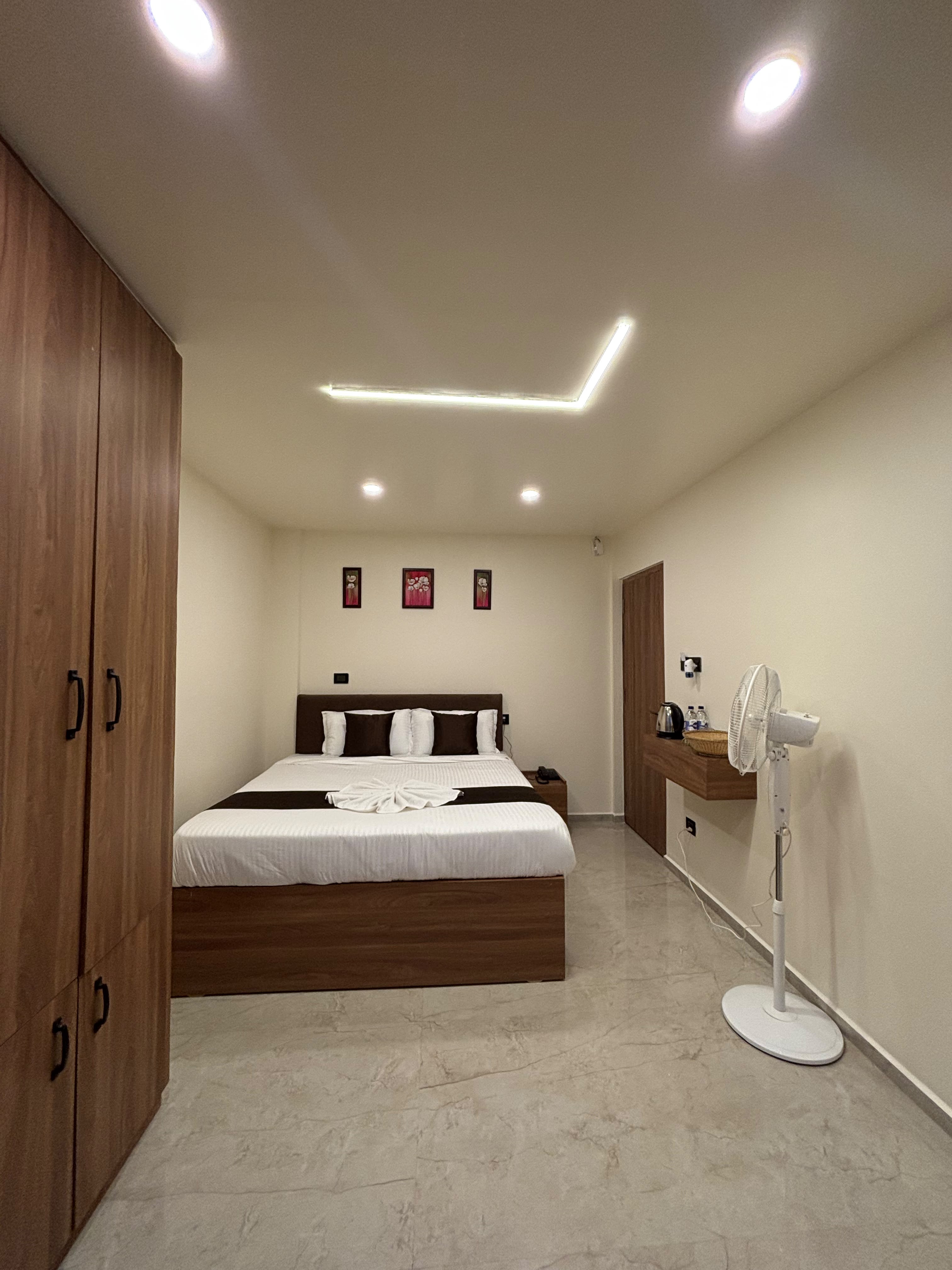 Serenity Pines Guest House - Tap to explore photos