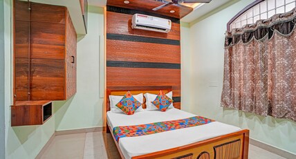 FabHotel Heavens Inn Room Type - Deluxe Room