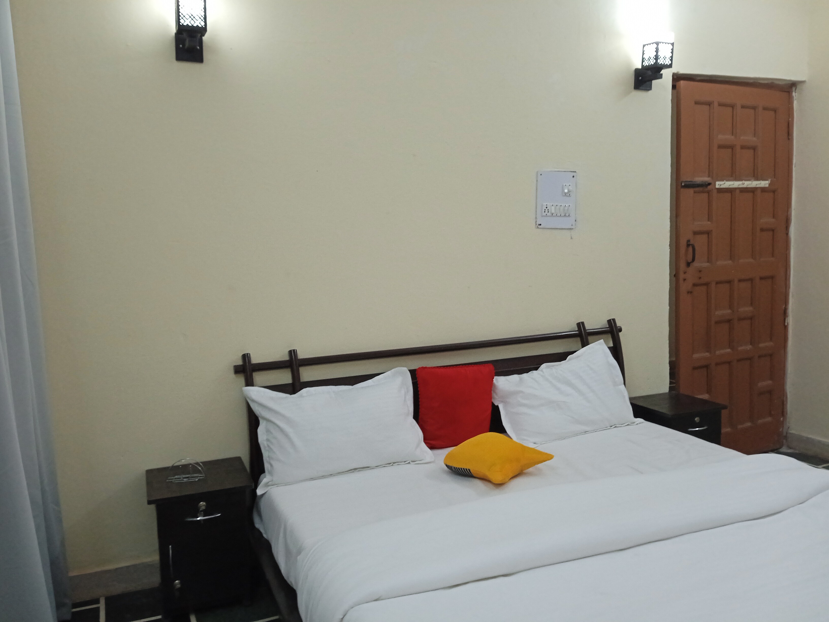 A Big Apartment near IGI Airport - Tap to explore photos
