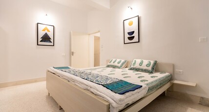King 1 BHK Studio on Lansdowne Room Type - King 1 BHK Studio on Lansdowne