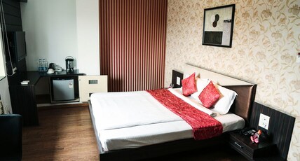 Hotel Pink Pearl Room Type - Deluxe AC Room