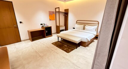 Pushpak Farms Room Type - Premium Room with Balcony and Bathtub