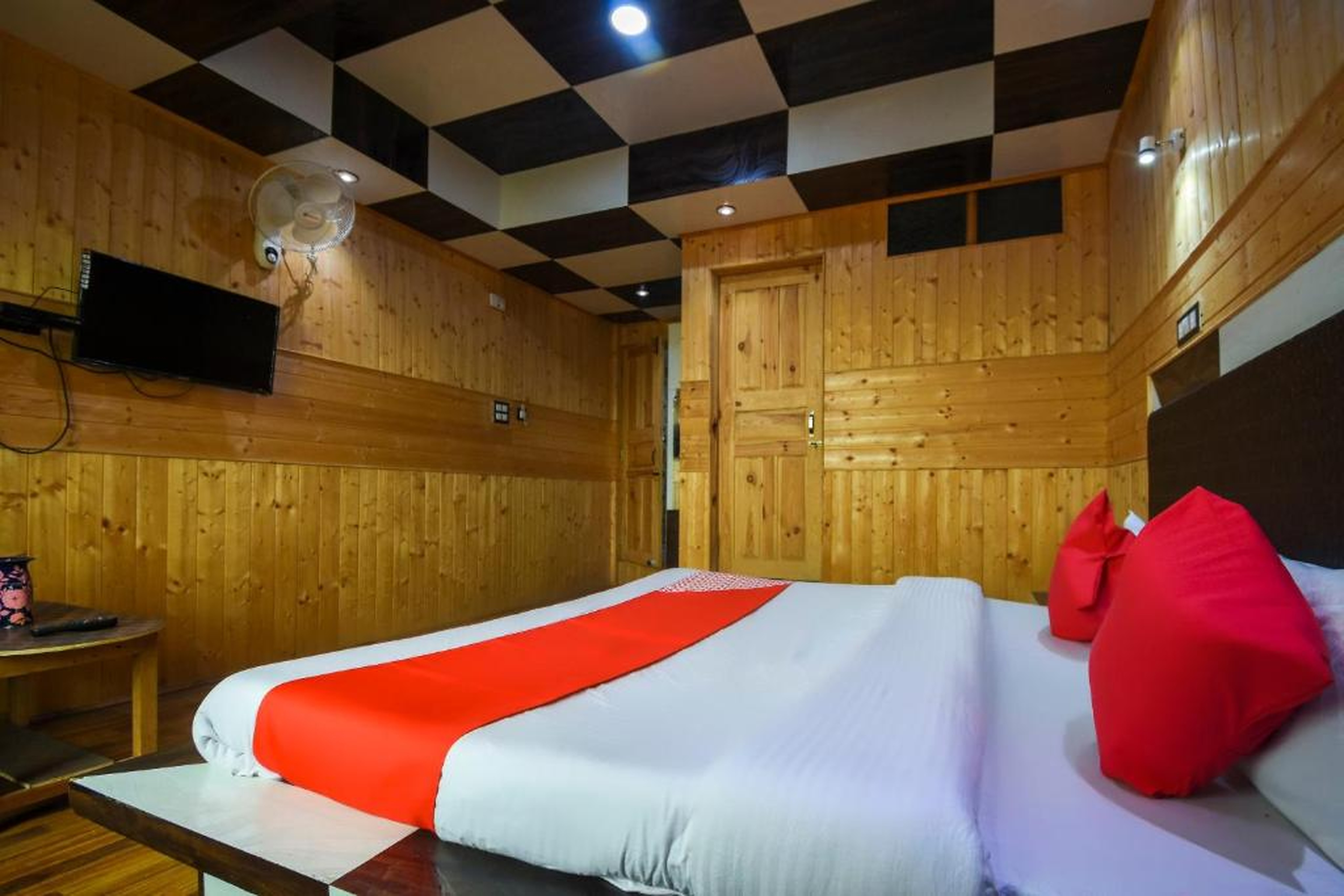 Hotel New Divine Kashmir - Tap to explore photos