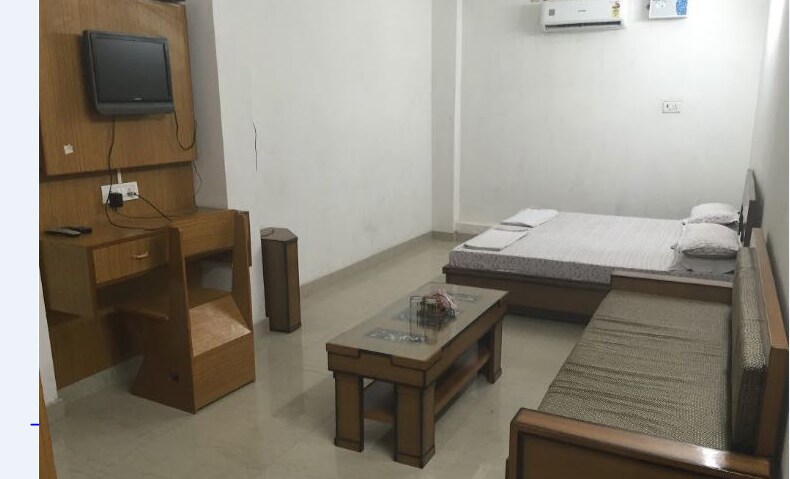 Hotel City Heart - Tap to explore photos