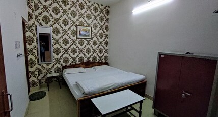 Shree guest house Room Type - AC Room