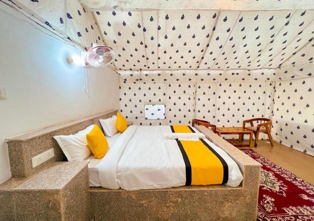 Berozgar Hotel - Tap to explore photos