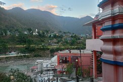 HARI GIRDHAR HOME STAY