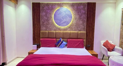 Omaxe stay Room Type - Bedroom