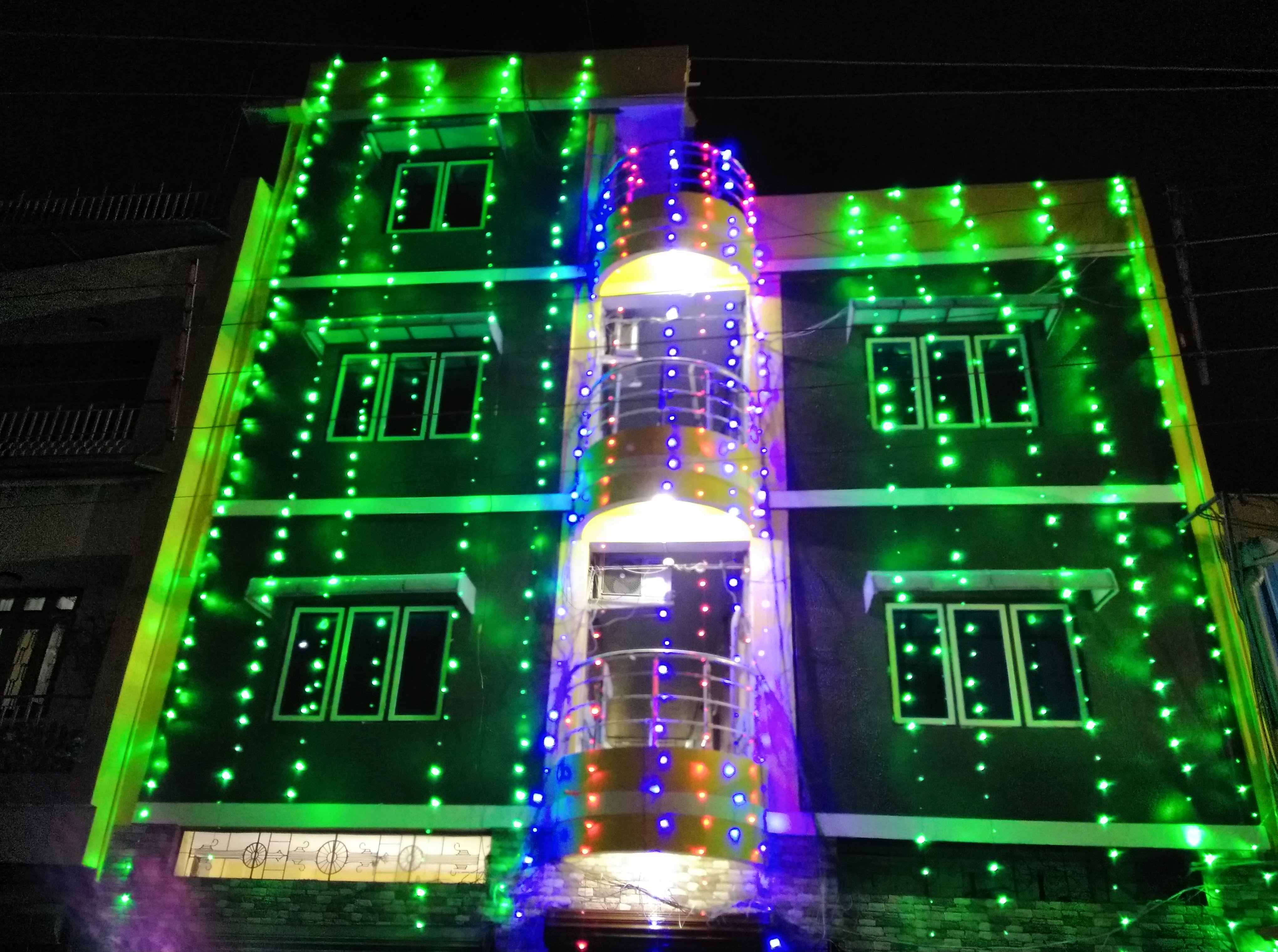 Hotel Giri - Tap to explore photos