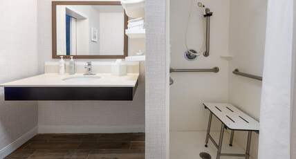 Hampton Inn by Hilton Commerce Room Type - 1 KING HEARING ACC SHWR NS