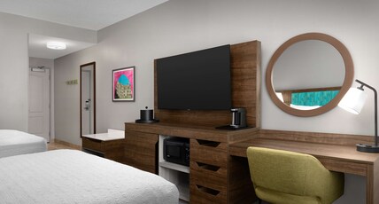 Hampton Inn & Suites Durham North I-85 Room Type - 2 QUEEN BEDS NONSMOKING
