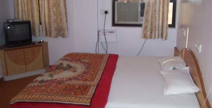 Shree Aditya  Hotel - Tap to explore photos