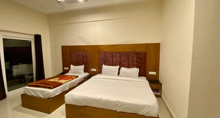 Hotel India Room Type - DELUXE TRIPLE BED - WITH BALCONY Hotel India Room Type - DELUXE TRIPLE BED - WITH BALCONY