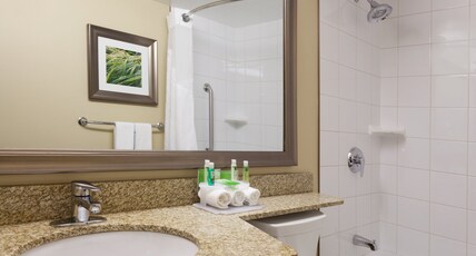 Holiday Inn Express & Suites FREDERICTON Room Type - 1 King Suite Sofa Bed Holiday Inn Express & Suites FREDERICTON Room Type - 1 King Suite Sofa Bed