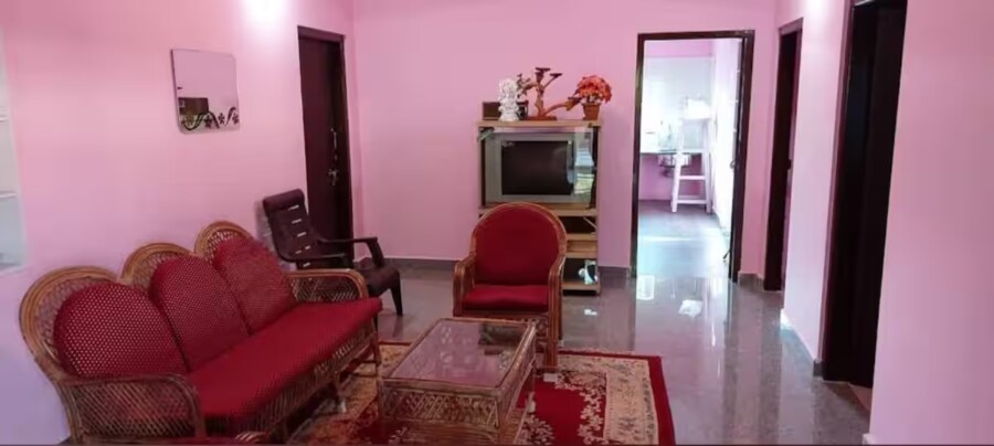 The Iris homestay - Tap to explore photos