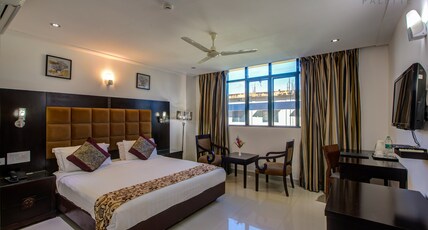 Raj Residency Room Type - Deluxe King bed room