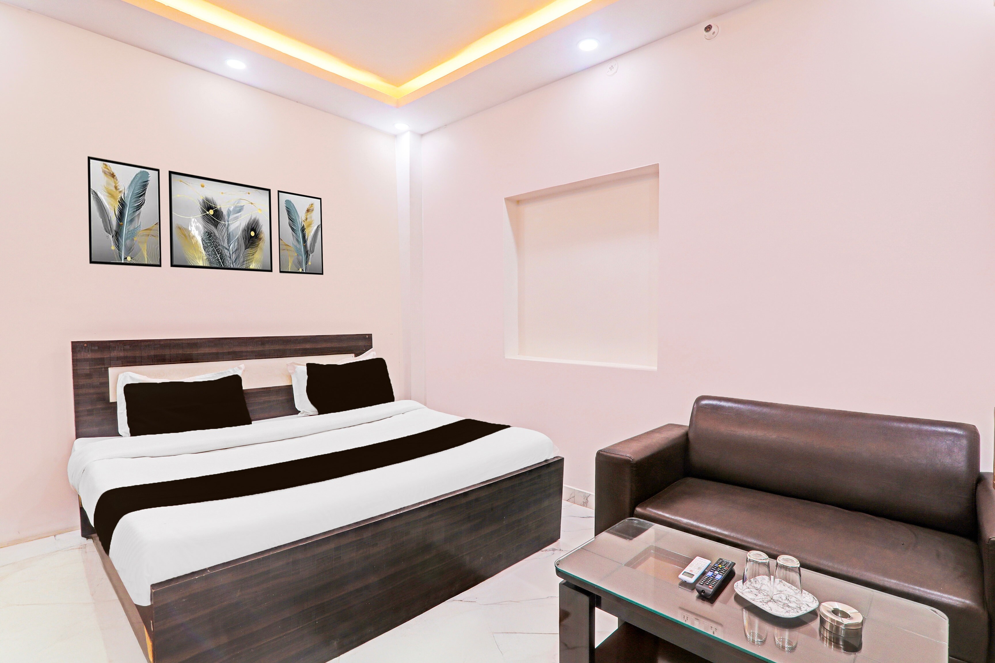 HOTEL O ANAND LOK GUEST HOUSE - Tap to explore photos