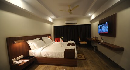 Surya Garden  Room Type - Executive Twin Bed Room