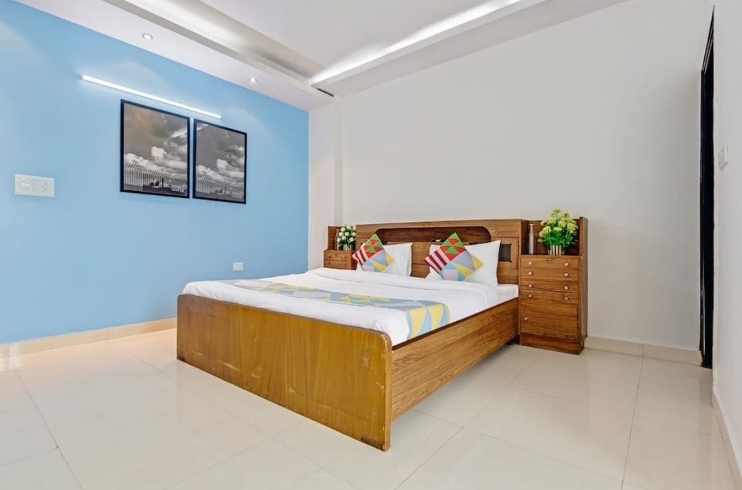 THE LAZEEZ HOTEL -  LAJPAT NAGAR - Tap to explore photos