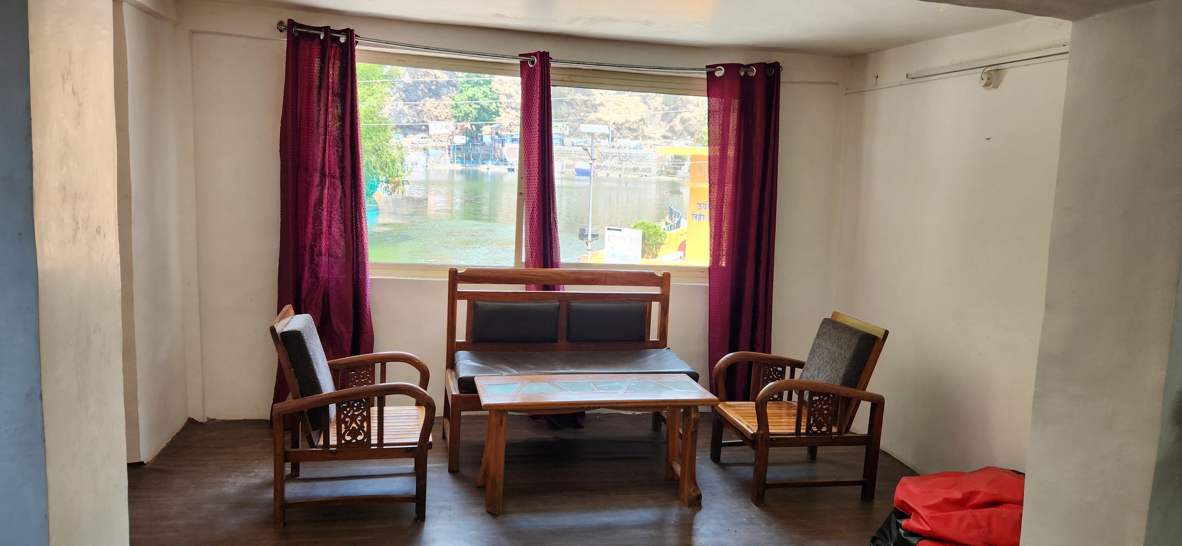 Manohar Guest House | Rooms with Wi-Fi - Tap to explore photos